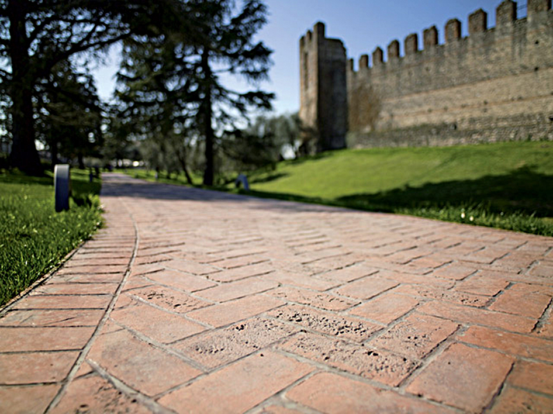 Rivestimento vialetto in pavimento stampato