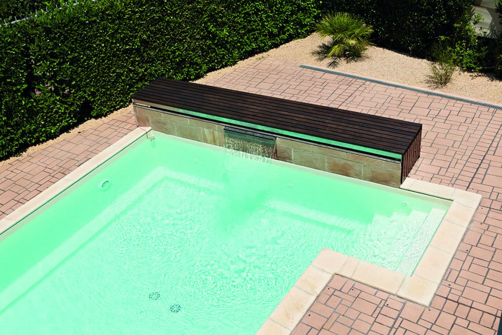 piscina con pavimento stenciltop